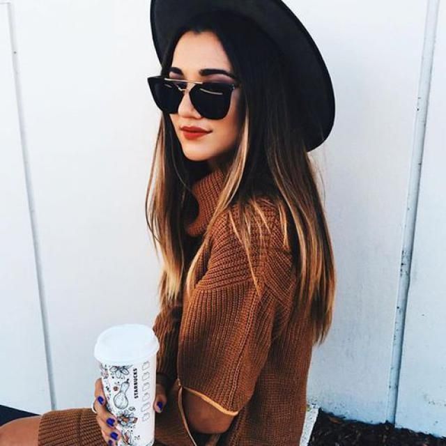  This sweater is beautiful! very comfortable, warm, and super original, has closures on the elbows and you can use it op…