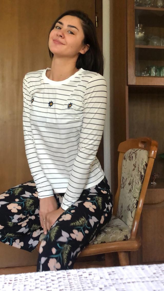   Fits well Love it Looks exaclty like the pictures