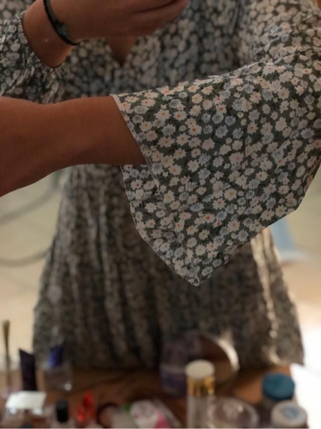  THIS DRESS I GOT IS TOTALLY MESS IN THE SLEEVES.
Be careful