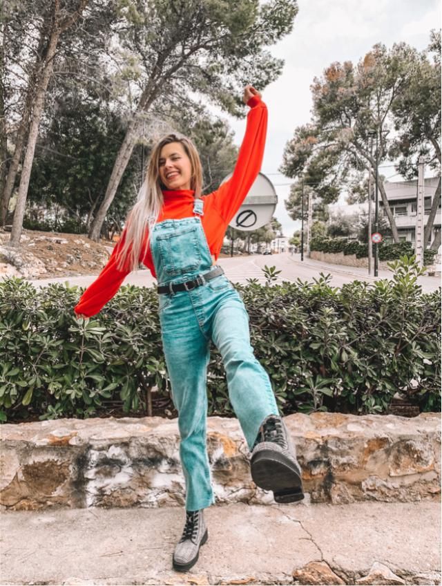          Sonriendo pase lo que pase!
Los petos me encantan y este vaquero mas que ninguno!😘 lo he combinado con las bota…